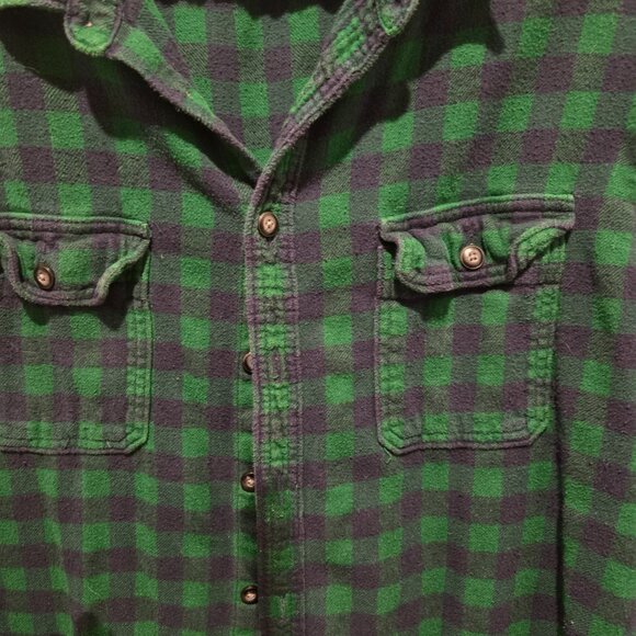 🍂 Cozy Meets Cool – Black and Green Buffalo Flannel Shirt (Size XL) 🍂 - Picture 2 of 4
